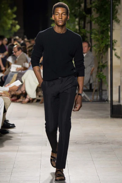 Look 43